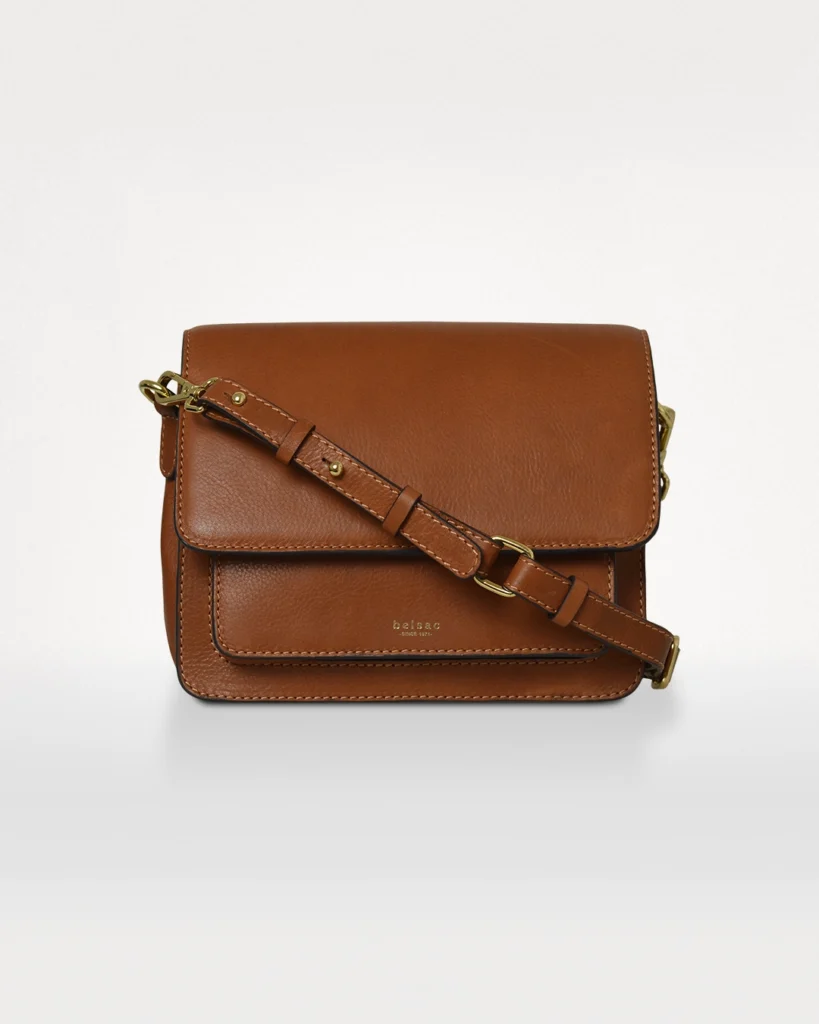 Olga cognacfarvet lædertaske set forfra med frontlomme