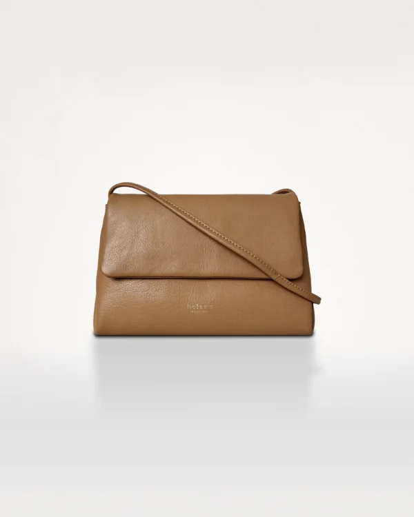 Roberta camel crossbody taske i blødt kalveskind set forfra
