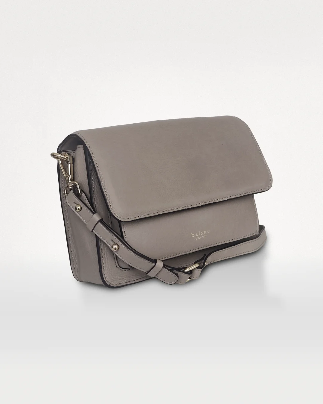 Olga, grå crossbody i skind med overslag 3 Olga taske i grå læder fra siden